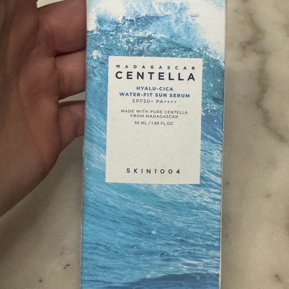 Centella Hyalu-Cica Water-Fit Sun Serum - Blue